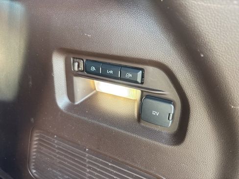 Used 2021 Ford Explorer King Ranch w/ Premium Technology Package image 28