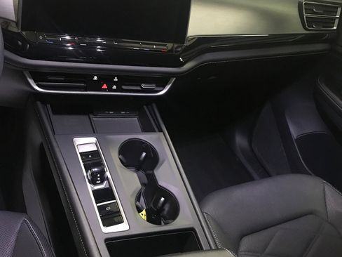 Used 2024 Volkswagen Atlas Cross Sport SE image 24