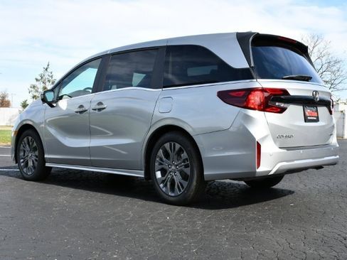 Used 2025 Honda Odyssey Touring image 5