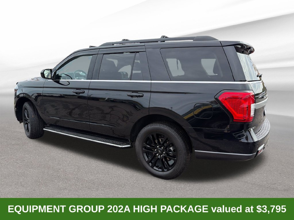 Used 2023 Ford Expedition XLT AWD/4WD image 3