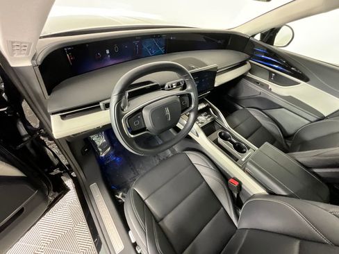 Used 2025 Lincoln Nautilus Premier image 15