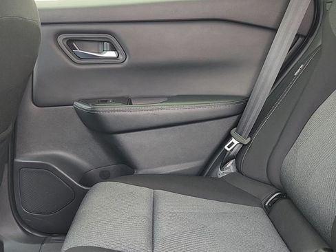 Used 2025 Nissan Rogue SV AWD/4WD image 16