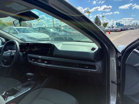 Used 2025 Kia K4 LXS image 34