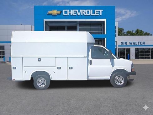 Used 2025 Chevrolet Express 3500 w/ Power Convenience Package RWD image 7
