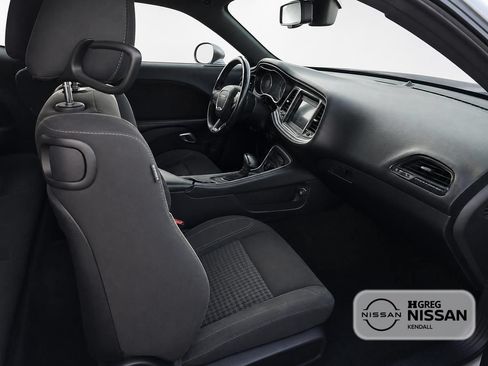 Used 2019 Dodge Challenger SXT RWD image 11