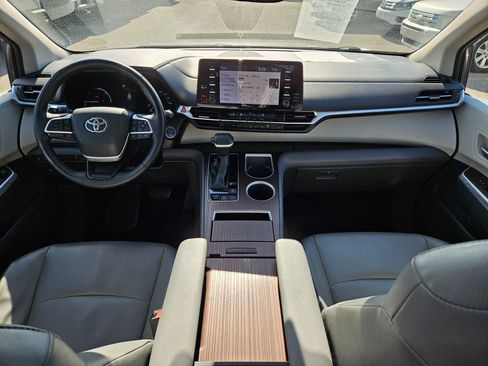 Used 2021 Toyota Sienna XLE AWD/4WD image 28