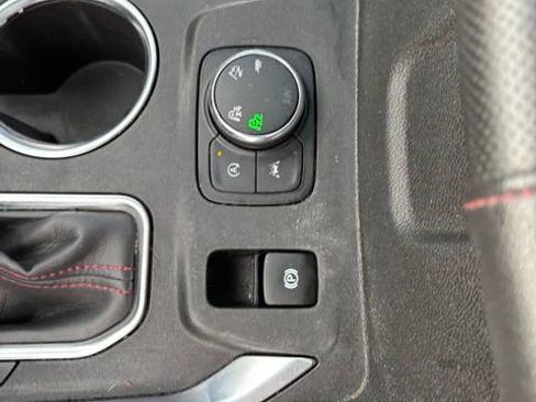 Used 2022 Chevrolet Traverse RS image 15