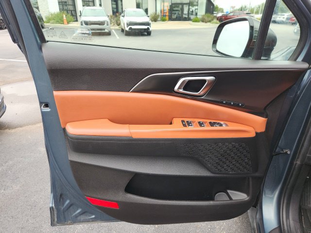 Used 2025 Kia Carnival SX w/ SX Dark Edition Package FWD image 14