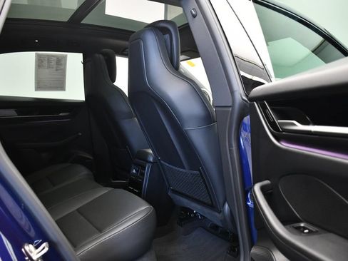 Certified 2025 Porsche Macan 4S Electric AWD/4WD image 56