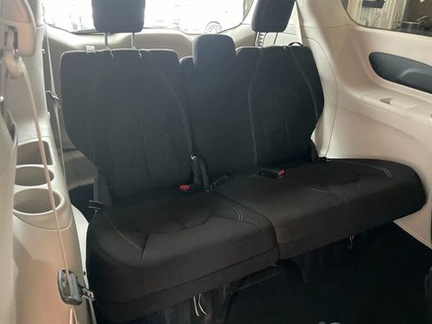 Used 2022 Chrysler Voyager LX FWD image 18
