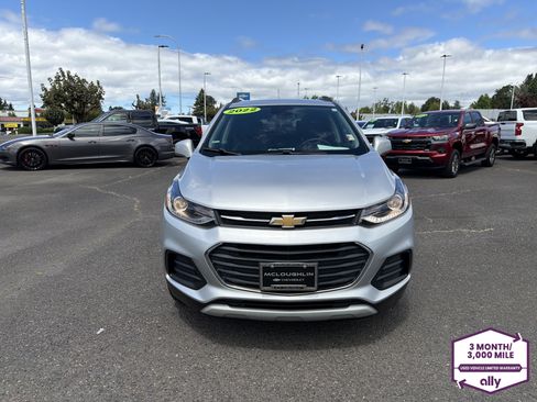 Used 2022 Chevrolet Trax LT w/ LT Convenience Package AWD/4WD image 8
