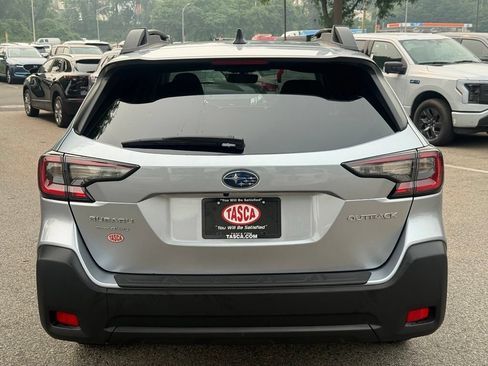 Used 2024 Subaru Outback Premium AWD/4WD image 9
