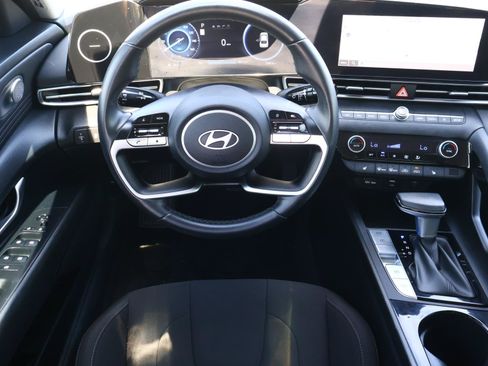 Used 2025 Hyundai Elantra SEL FWD image 9