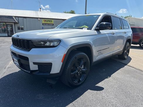 Used 2023 Jeep Grand Cherokee L Altitude image 16
