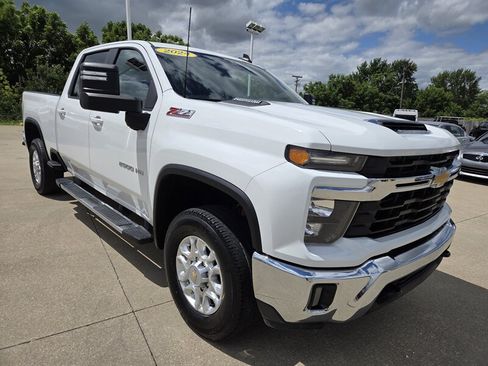 Used 2024 Chevrolet Silverado 2500 LT AWD/4WD image 1