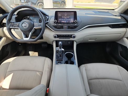Used 2023 Nissan Altima 2.5 SV AWD/4WD image 11