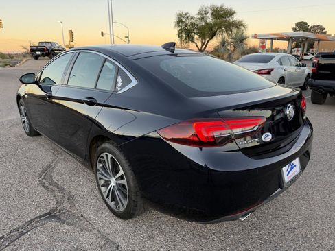 Used 2018 Buick Regal Preferred image 3