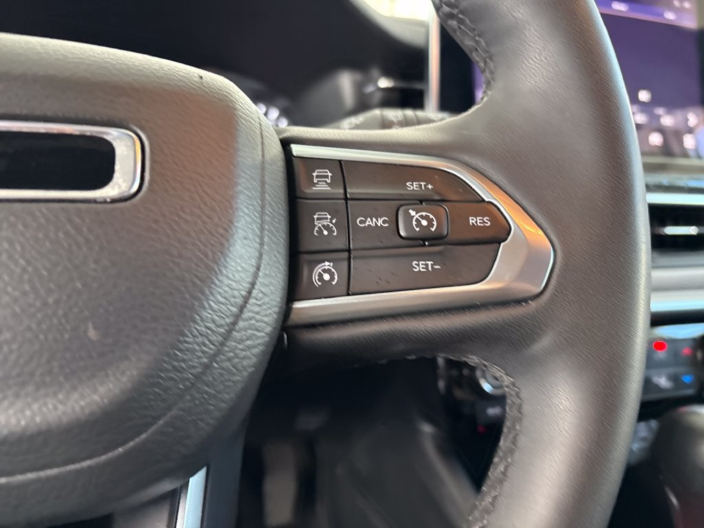 Used 2025 Jeep Compass Limited AWD/4WD image 39