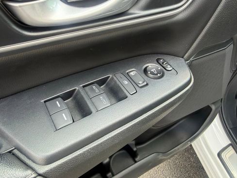 Used 2020 Honda CR-V Touring image 11