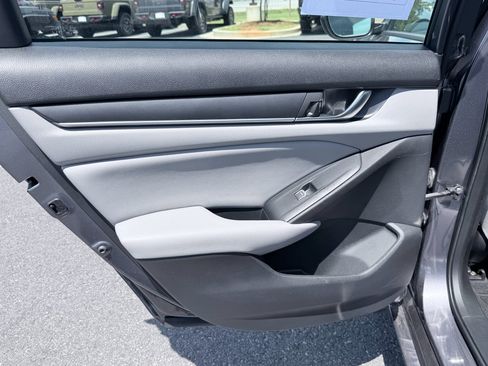 Used 2018 Honda Accord LX image 27