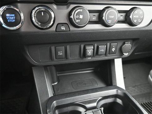 Used 2020 Toyota Tacoma TRD Sport w/ Blackout Package image 29