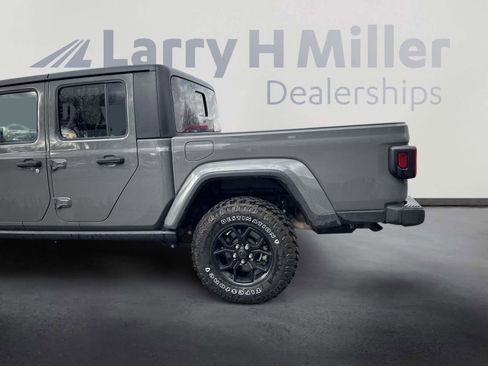 Certified 2020 Jeep Gladiator Overland image 12
