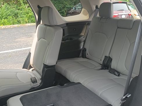 Used 2023 Honda Pilot Touring image 14