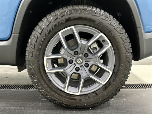 Used 2024 Rivian R1T Adventure AWD/4WD image 10