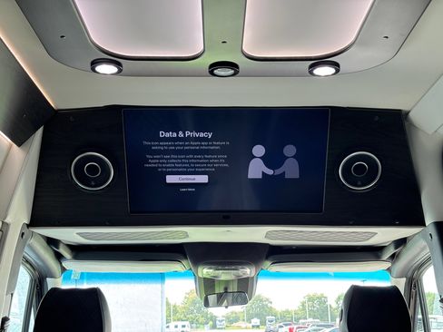 Used 2022 Mercedes-Benz Sprinter 2500 image 4