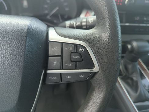 Used 2021 Toyota Sienna LE w/ LE Plus Package FWD image 23