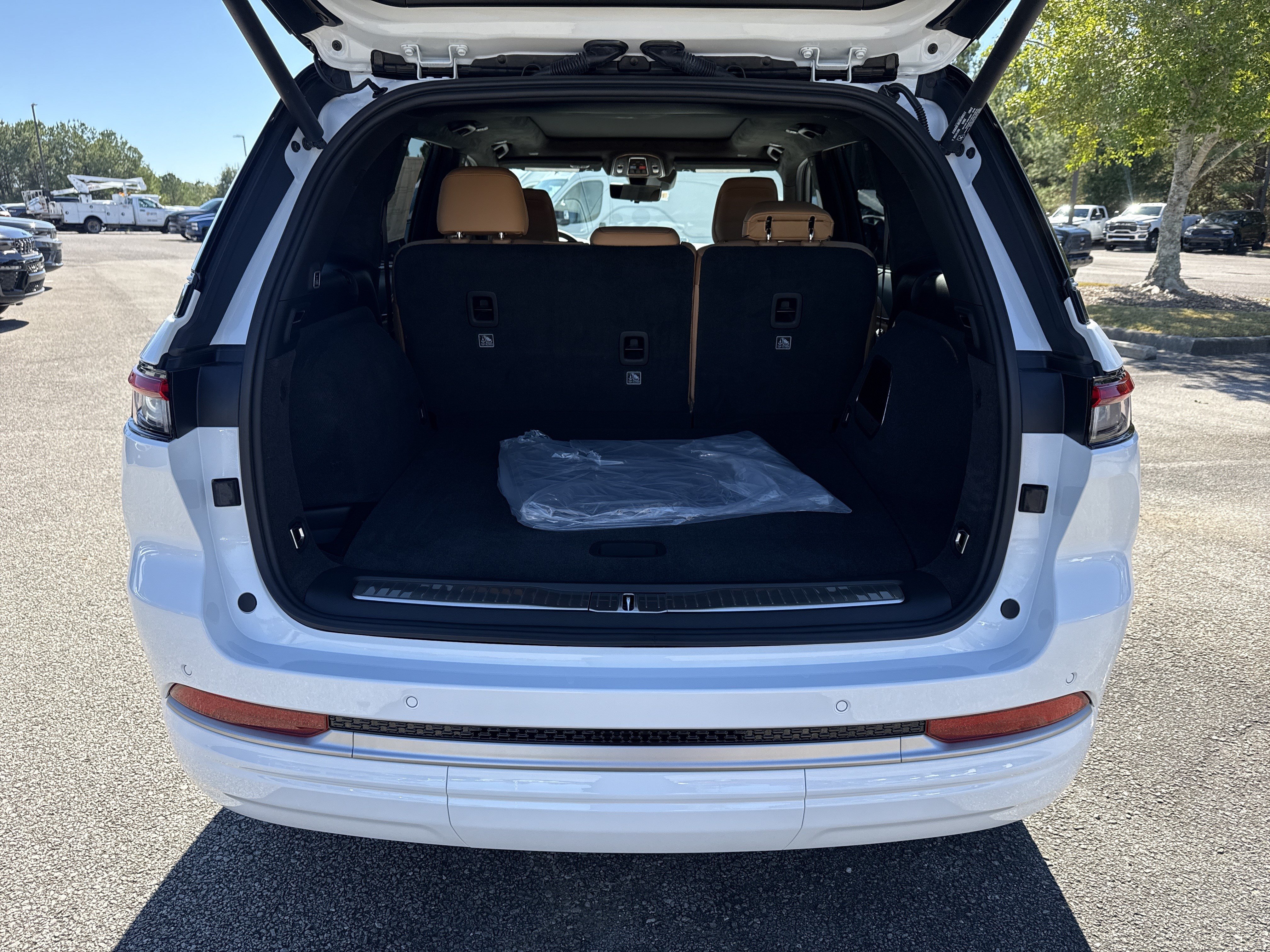 New 2027 Jeep Grand Cherokee Summit AWD/4WD image 19