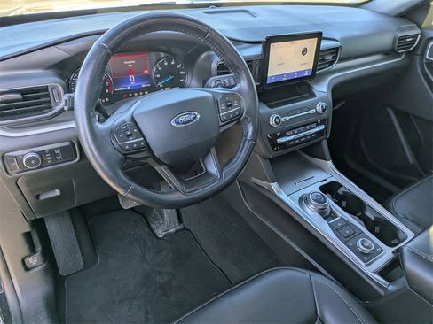 Used 2020 Ford Explorer XLT w/ Equipment Group 202A image 10