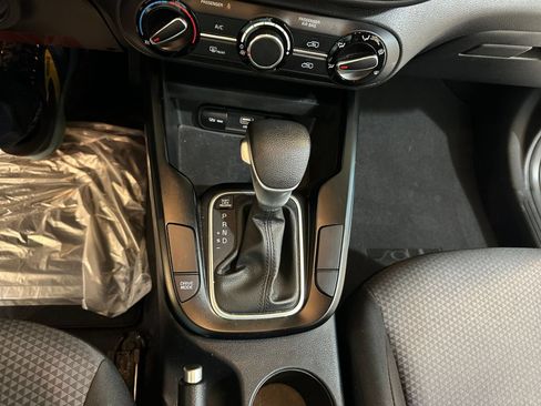 Used 2025 Kia Soul LX w/ LX Technology Package FWD image 40
