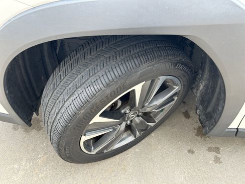 Used 2019 Lexus UX 250h w/ Premium Package AWD/4WD image 10