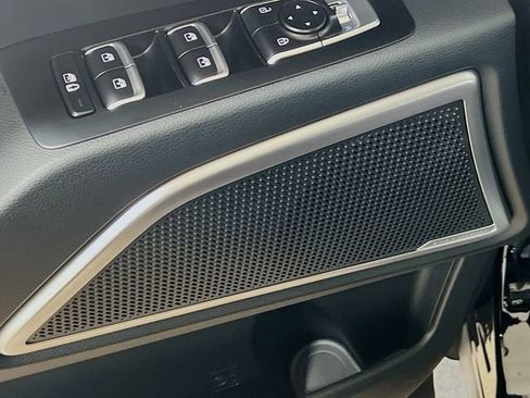 New 2025 Kia Telluride S image 19