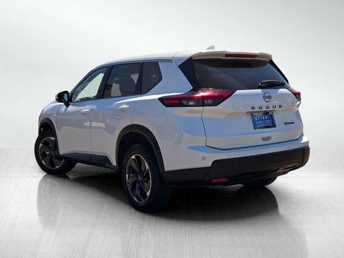 Used 2024 Nissan Rogue SV AWD/4WD image 9