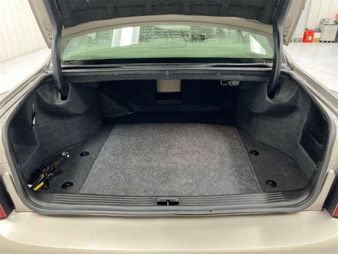 Used 2002 Cadillac De Ville DTS w/ Premium Equipment Pkg image 23