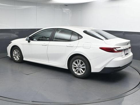 Used 2025 Toyota Camry LE FWD image 5