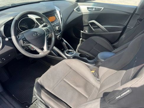Used 2015 Hyundai Veloster FWD image 7