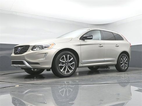 Used 2017 Volvo XC60 T6 Dynamic w/ Preferred Option Package image 12