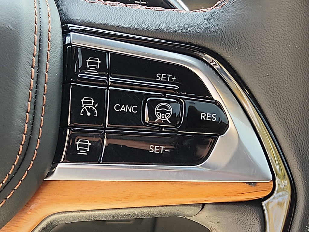 Used 2024 Jeep Grand Cherokee L Summit AWD/4WD image 23