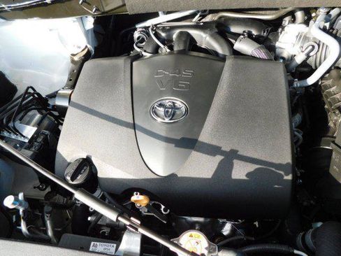 Certified 2019 Toyota Highlander XLE FWD image 28