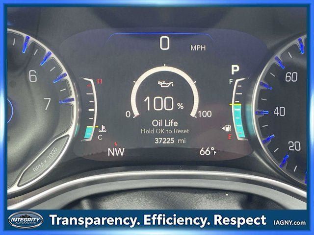 Used 2025 Chrysler Pacifica Limited FWD image 27