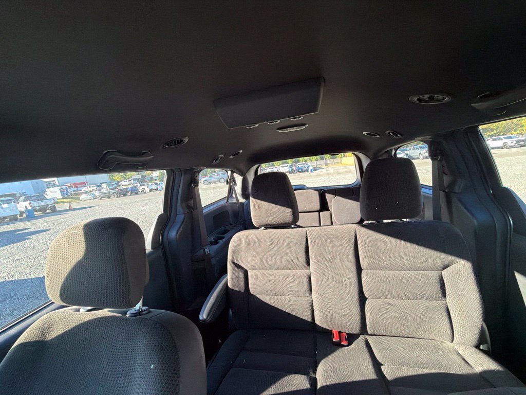 Used 2018 Dodge Grand Caravan SE FWD image 16