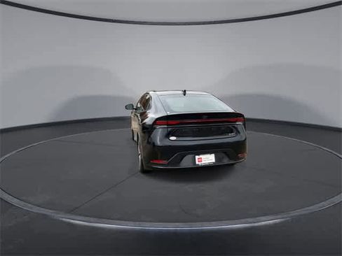 Used 2025 Toyota Prius XLE image 7