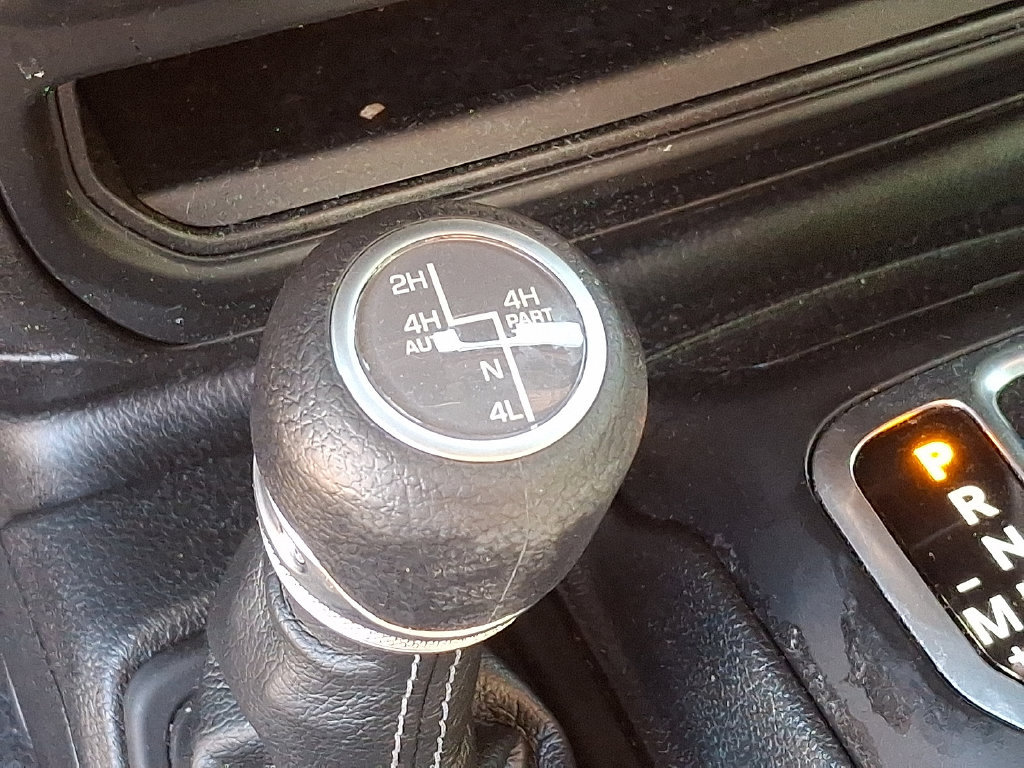 Used 2024 Jeep Wrangler Unlimited Sahara w/ Technology Group AWD/4WD image 24