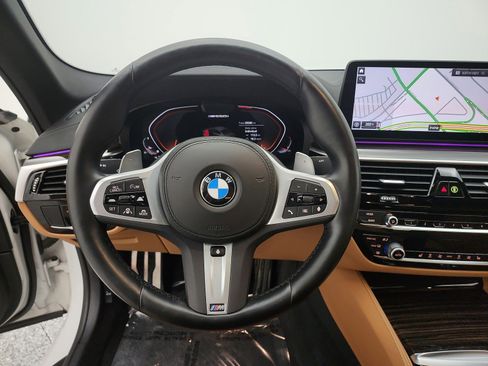Used 2023 BMW M550i xDrive image 12