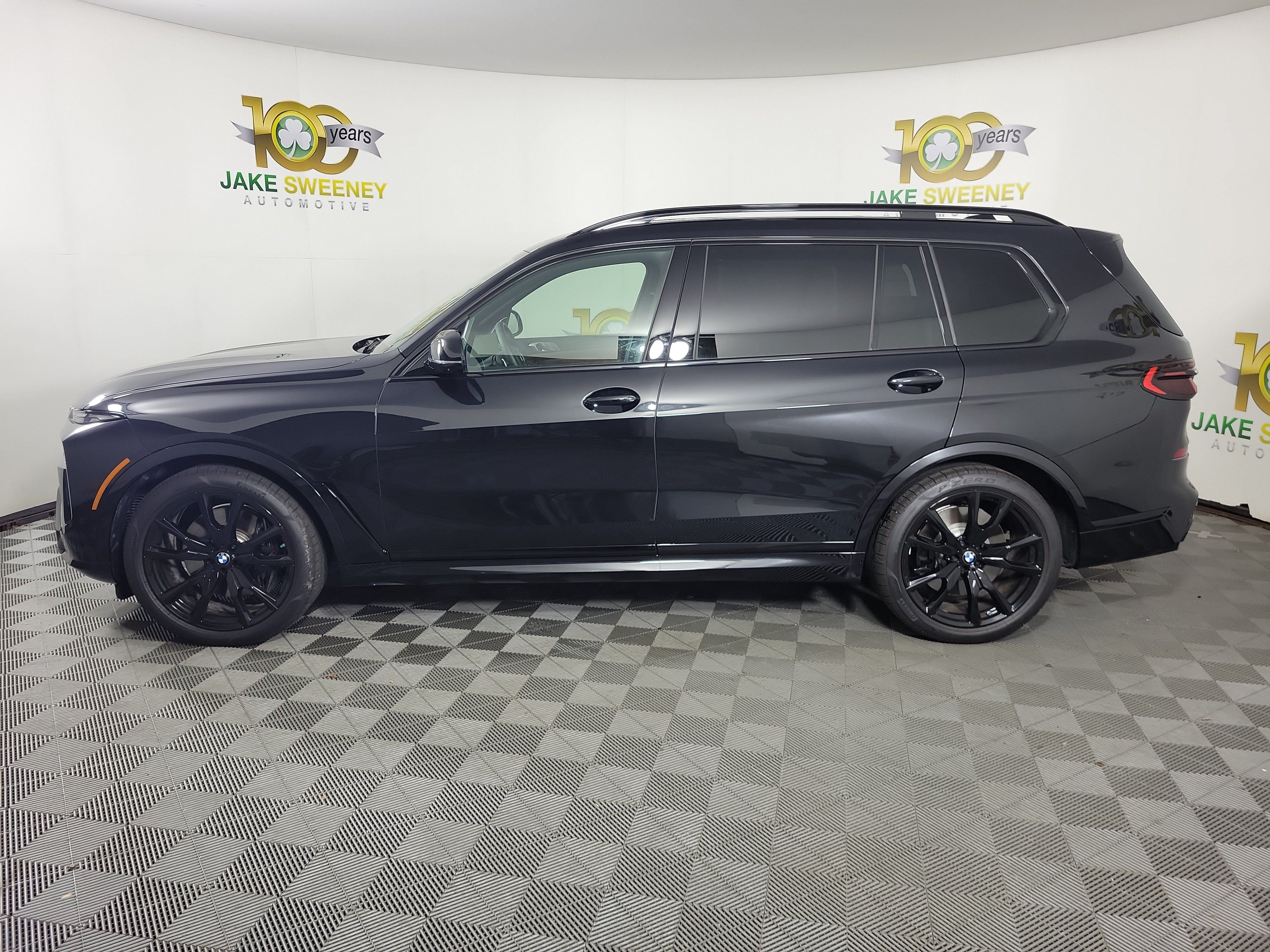 Certified 2027 BMW X7 M60i AWD/4WD image 2
