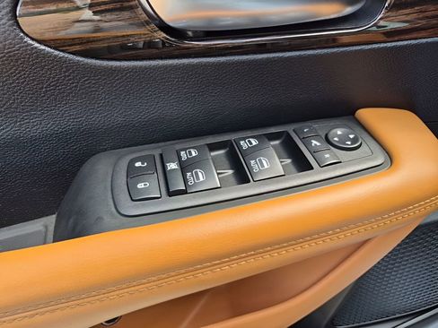 Used 2023 Chrysler Pacifica Pinnacle image 28