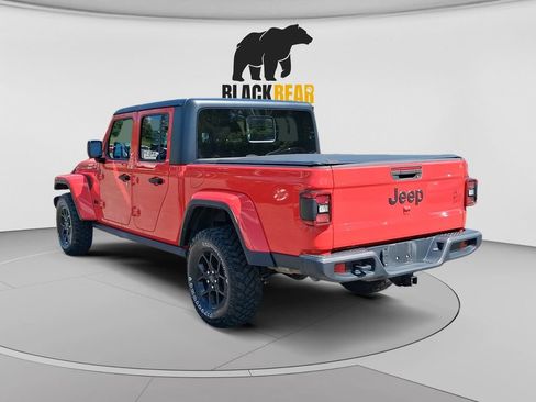 Used 2024 Jeep Gladiator Sport AWD/4WD image 5